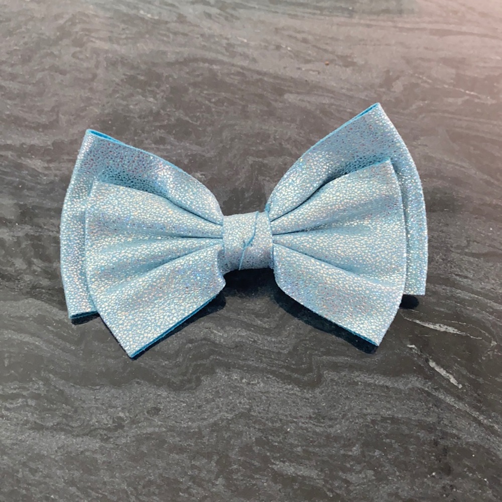 blue bow with glitter